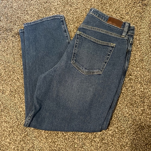 Hollister - Picture 2 of 7